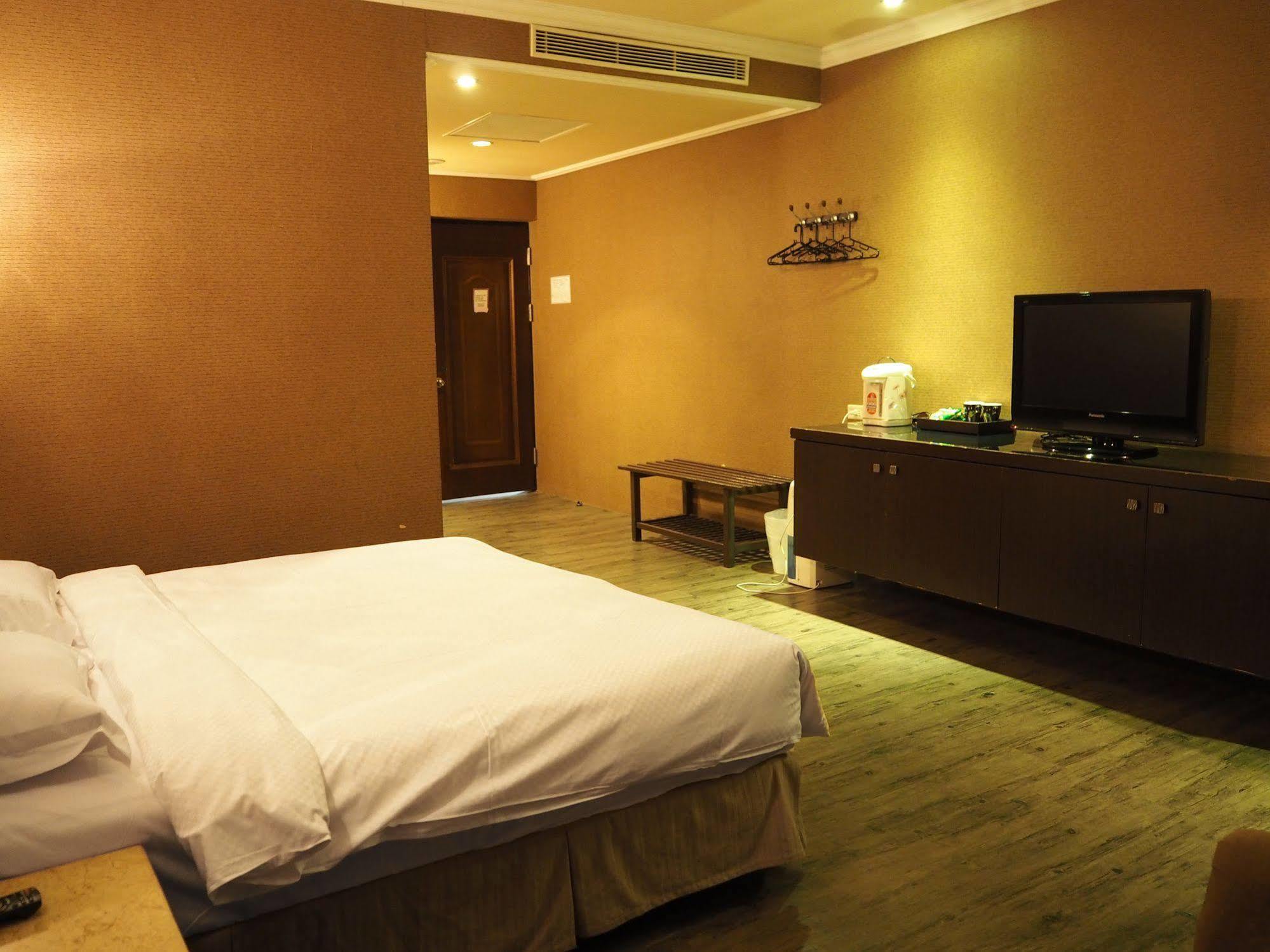 The Riverside Hotel & Motel Kaohsiung Exterior foto