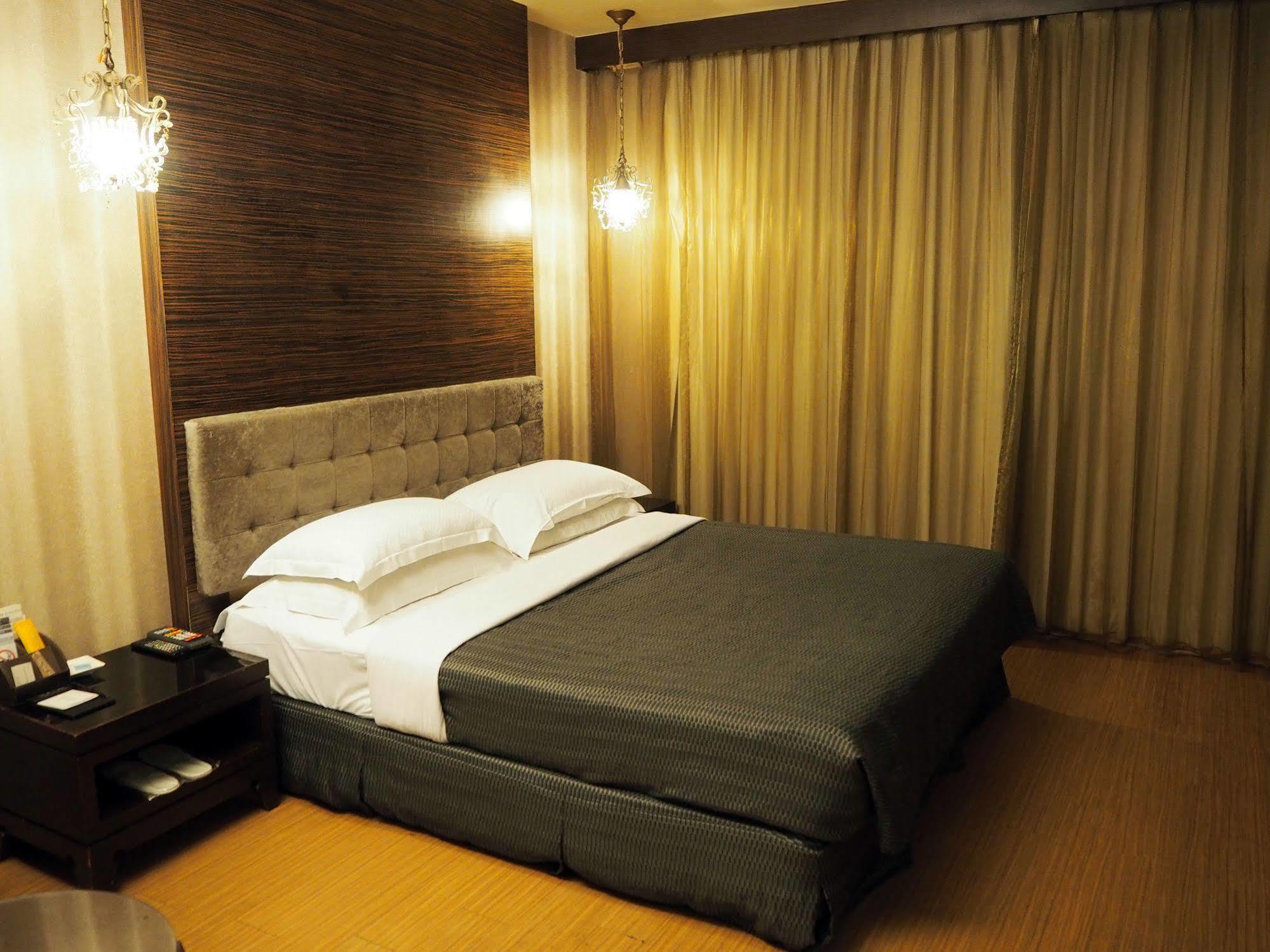 The Riverside Hotel & Motel Kaohsiung Exterior foto